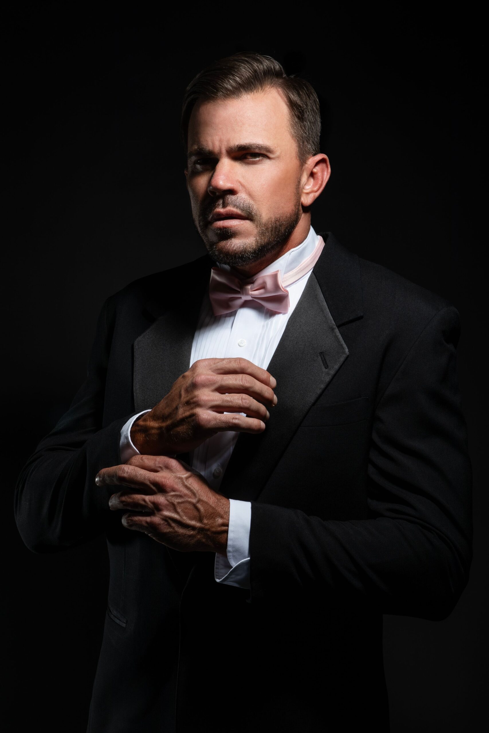 Owen Hanson No Excuses course and community teaching resilience, clarity, and discipline for lasting change